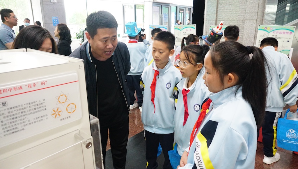 “硬核”科技上线 沉浸式体验科普嘉年华