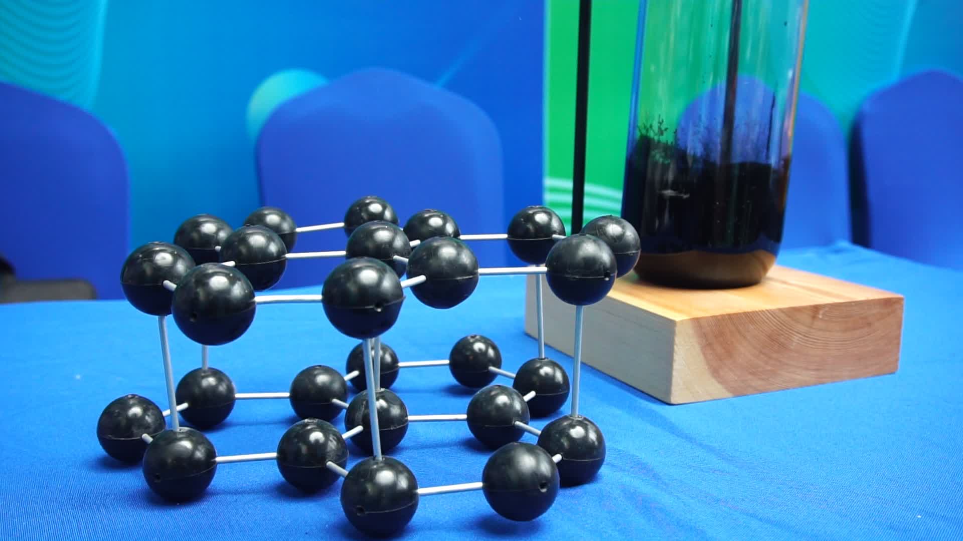 “硬核”科技上线 沉浸式体验科普嘉年华