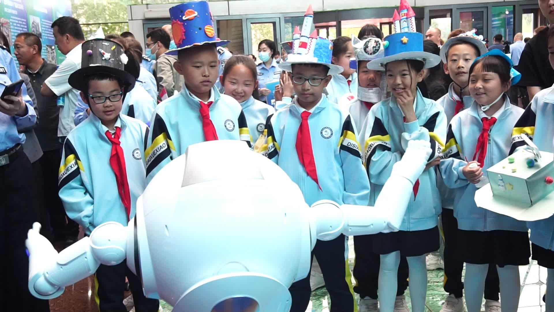 “硬核”科技上线 沉浸式体验科普嘉年华