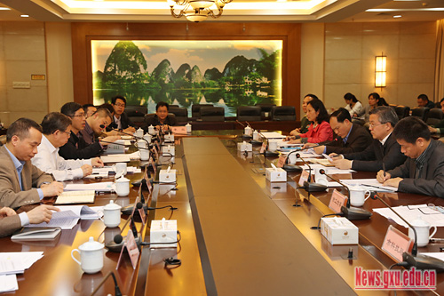 南宁市与广西大学举行石墨烯产业化项目现场办公会