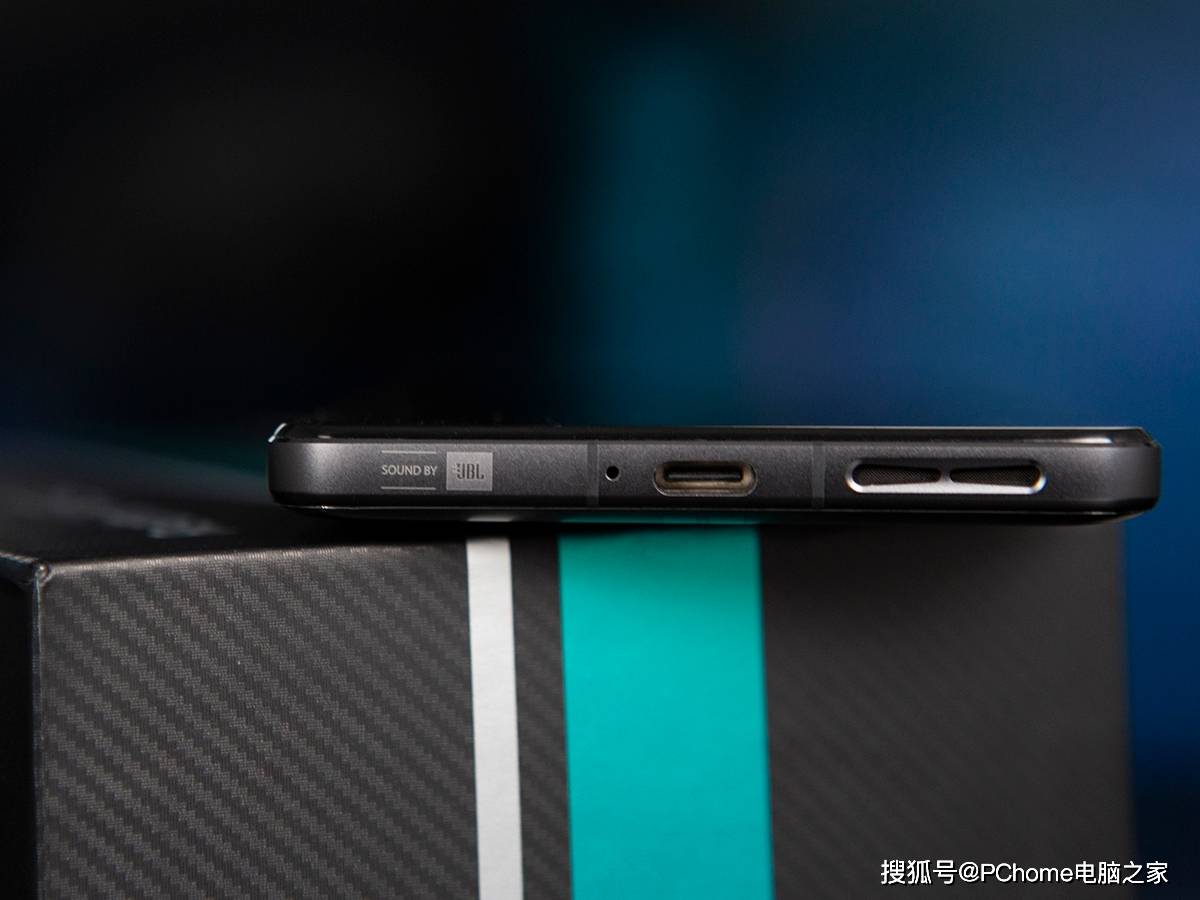 K50 冠军版图赏 电竞氛围拉满致敬F1冠军精神