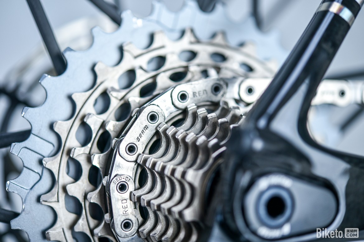 极致边际效益？absoluteBLACK GRAPHENlube石墨烯链条油简评