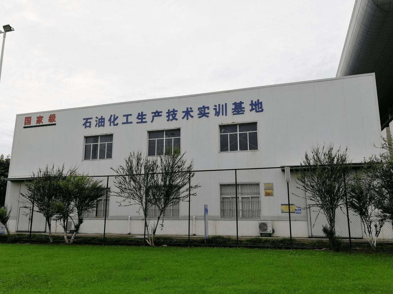 服务地方发展，提升职教服务产业“硬”实力