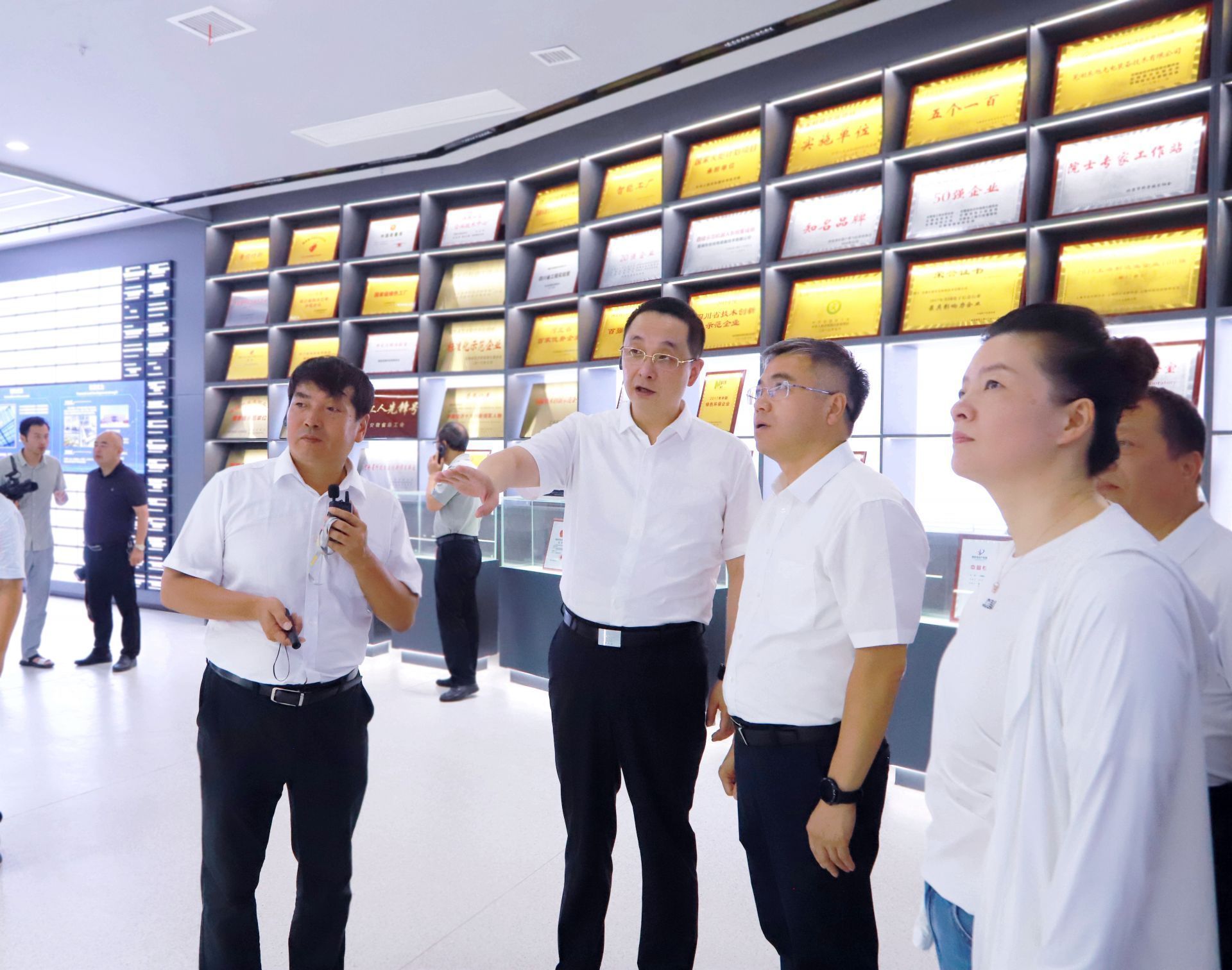 修水县考察团来我县考察调研工作