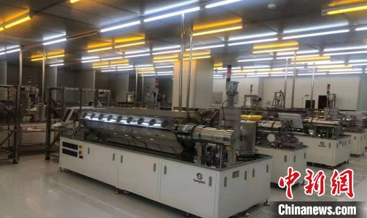 西北工业大学宁波研究院柔性显示与发光材料研究中心实验室无尘车间 宁波市经信局供图