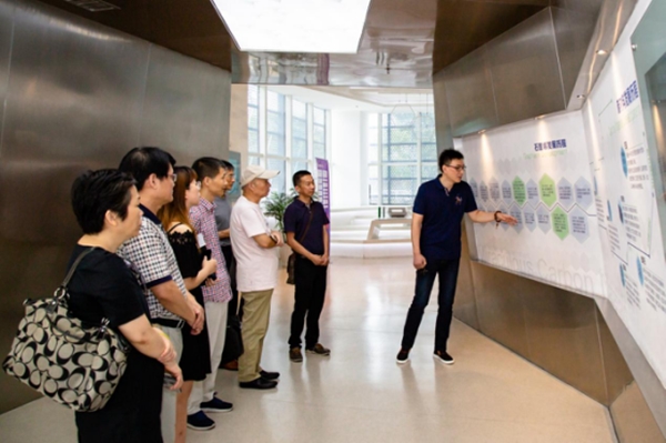 让"太空电梯"成为可能 科创大赛走进石墨烯研究院