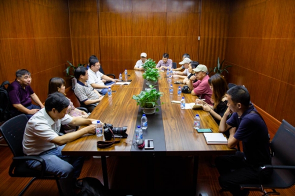 让"太空电梯"成为可能 科创大赛走进石墨烯研究院