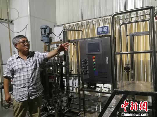 图为曲靖市科创企业孵化中心提供给创业者使用的设备。　王艳龙 摄