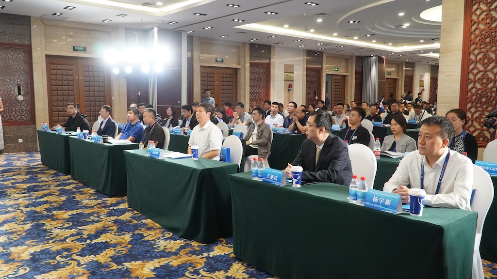 新博会进行时｜新材料领域成果路演对接大会举行