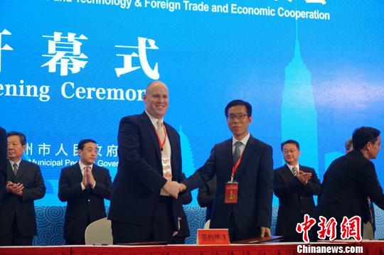 25个重大项目作为新的“好友”加入常州“科技经贸”朋友圈。　魏佳文 摄