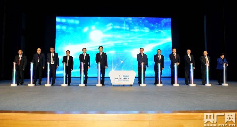 中国国际石墨烯创新大会开幕 石墨烯晶圆成果在宝山发布