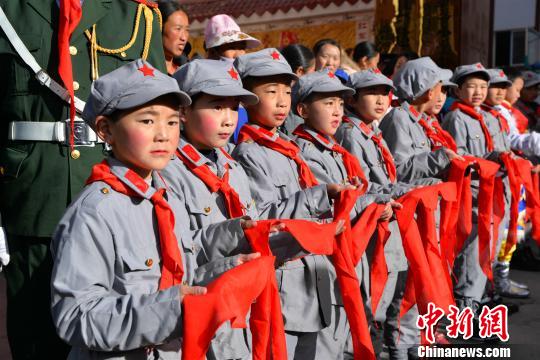 授牌仪式现场。　钟欣 摄