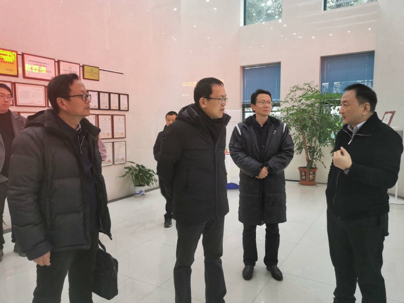 中国纺织工业联合会副会长李陵申到我校考察调研