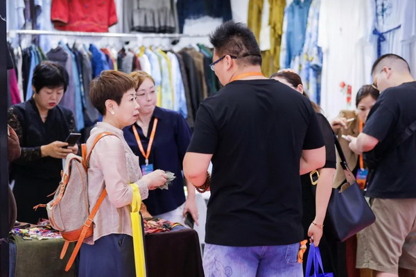​触摸纤维时尚、跃升品牌能级，第五届中国（绍兴）纺织新材料展盛大开幕
