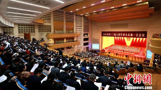 1月25日，山东省第十三届人大一次会议在济南召开。　梁犇 摄