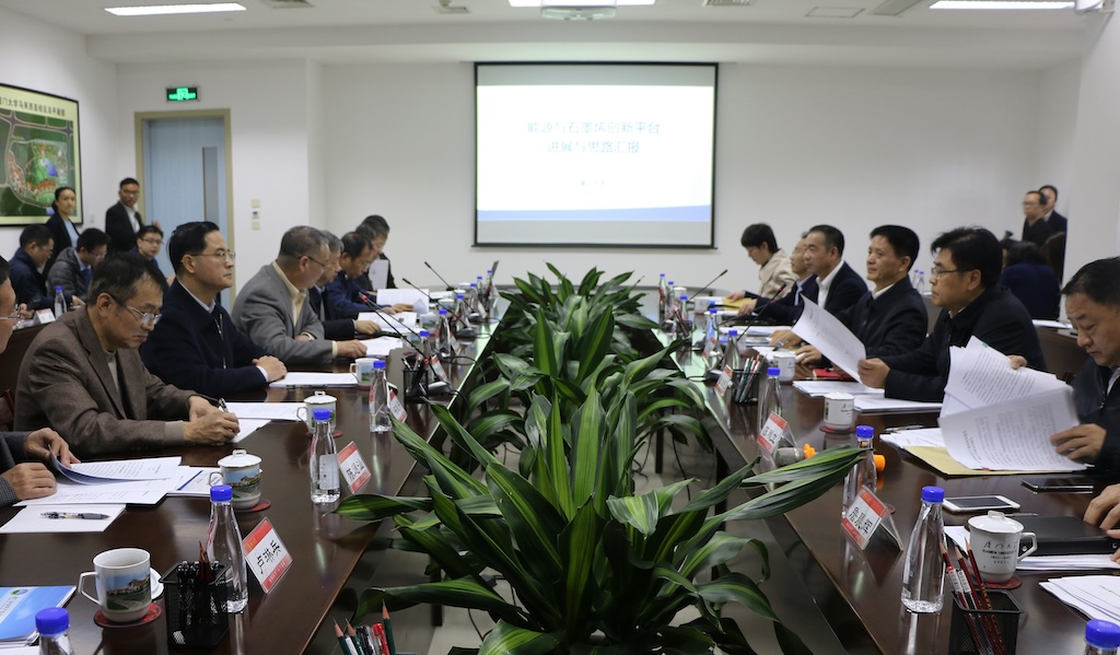 福建省常务副省长张志南调研厦门大学能源与石墨烯创新平台建设