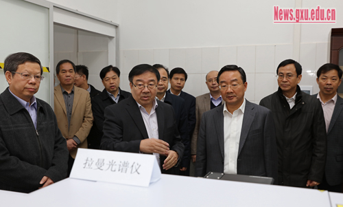 唐仁健到广西大学可再生能源材料协同创新中心调研