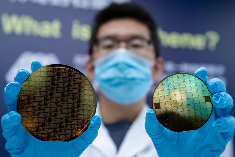 国产8英寸石墨烯晶圆亮相，碳基集成电路技术加速发展