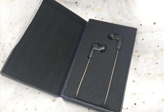 十一出行浪漫的有线耳机，有线耳机浪漫分享的介质