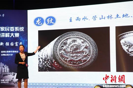 选手进行科普讲解。　保金 摄