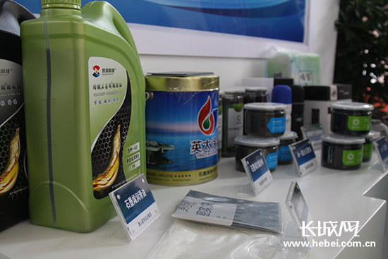 唐山建华科技发展有限公司展出的石墨烯产品。长城网 贺宏伟 摄