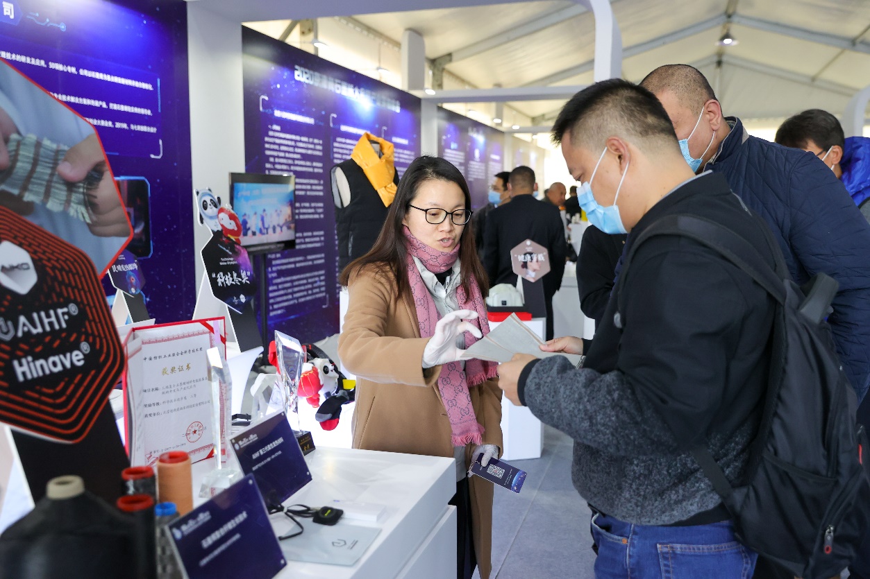 北京新材料科技产业基地：“石墨烯种子园”初结硕果