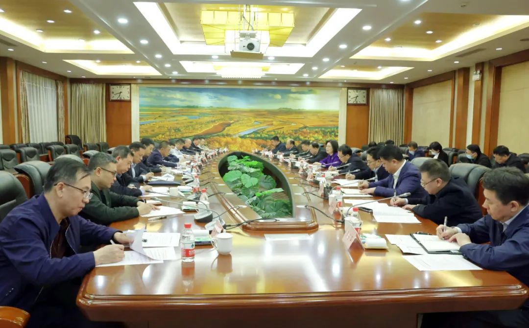 中国建材集团来鸡西考察调研 副省长沈莹一同调研