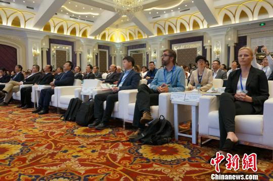 参加2018石墨烯研究最新进展国际会议的国内外专家学者。　欧惠兰 摄