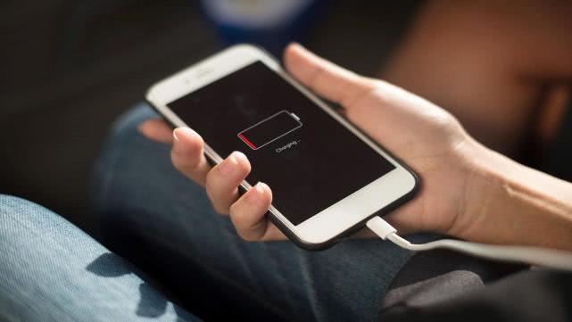 手机电量增加4倍！天津大学搞出新一代电池材料：充电宝可以扔了