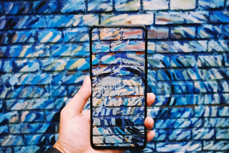 屏下摄像头现在好用了么？