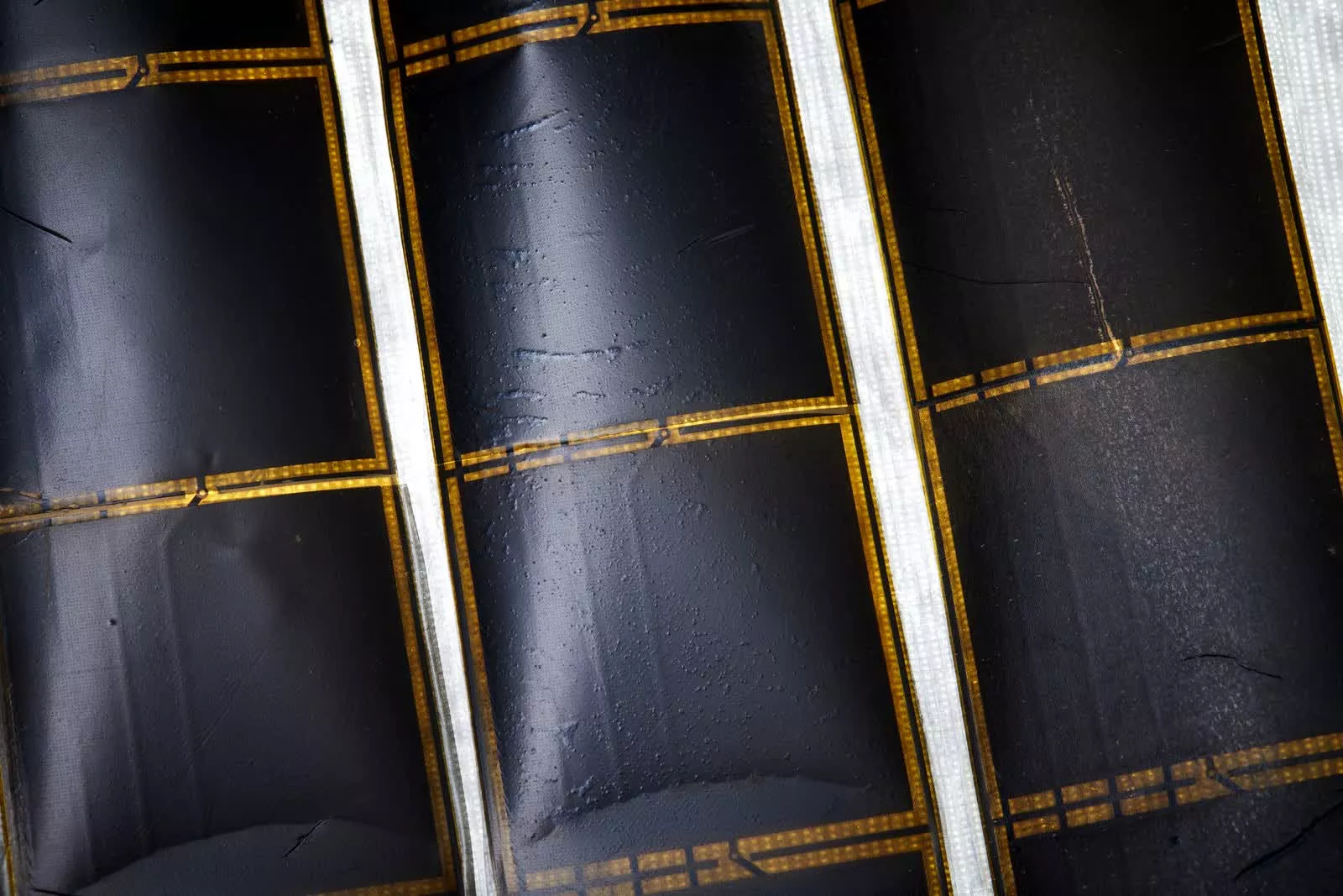 英国一服装公司创造出可欺骗热像仪的“隐形外套”