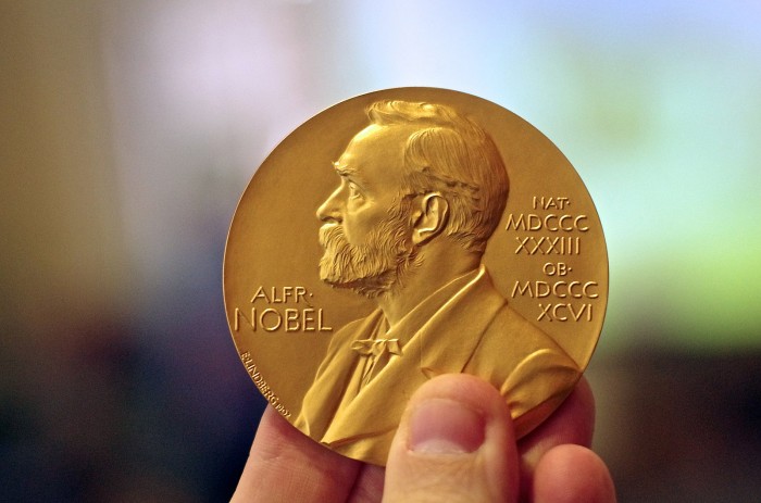 1600px-Nobel_Prize_Medal_in_Chemistry.jpg