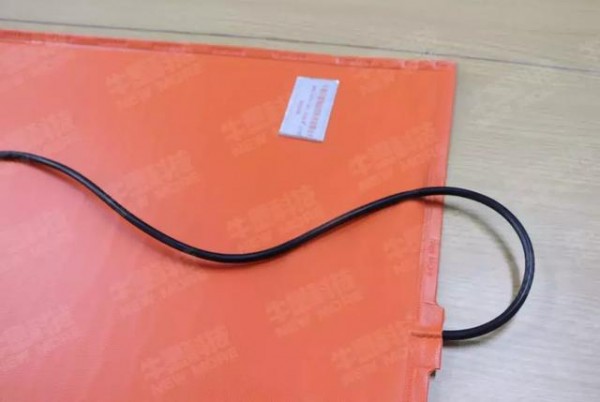 重磅 | 牛墨科技首创地板专用自限温石墨烯智热膜隆重发布