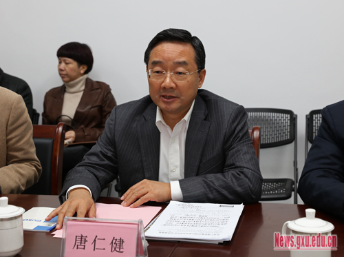 唐仁健到广西大学可再生能源材料协同创新中心调研