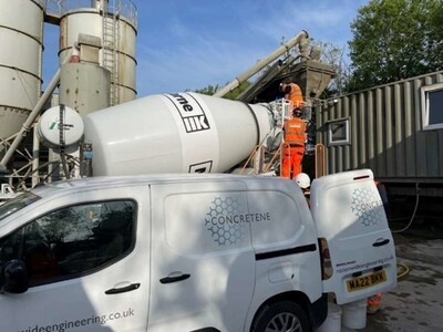 混凝土浇筑图片（CNW Group/Black Swan Graphene Inc）