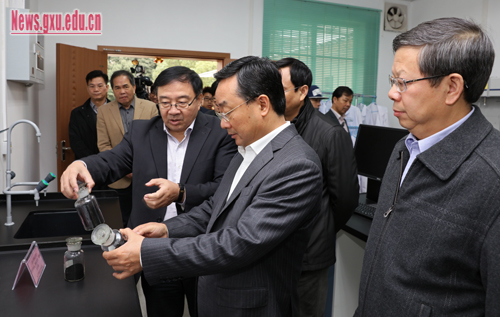 唐仁健到广西大学可再生能源材料协同创新中心调研