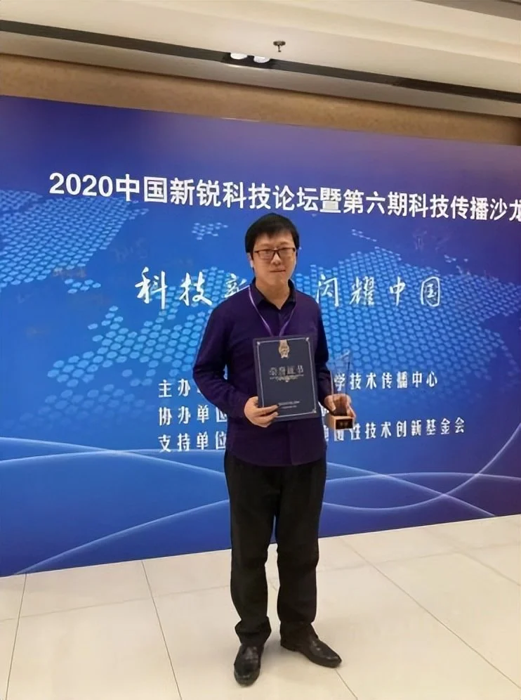 交叉科学求创新 独辟蹊径攀高峰----记北京理工大学前沿交叉科学研究院黄元教授