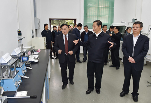 彭清华书记到广西大学视察并主持召开座谈会