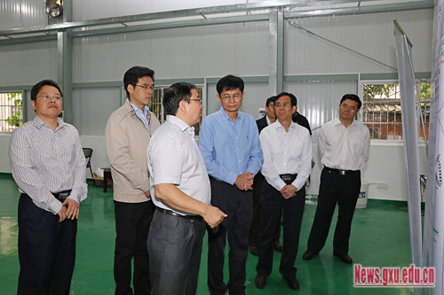 自治区党委常委、自治区人民政府副主席蓝天立来我校考察