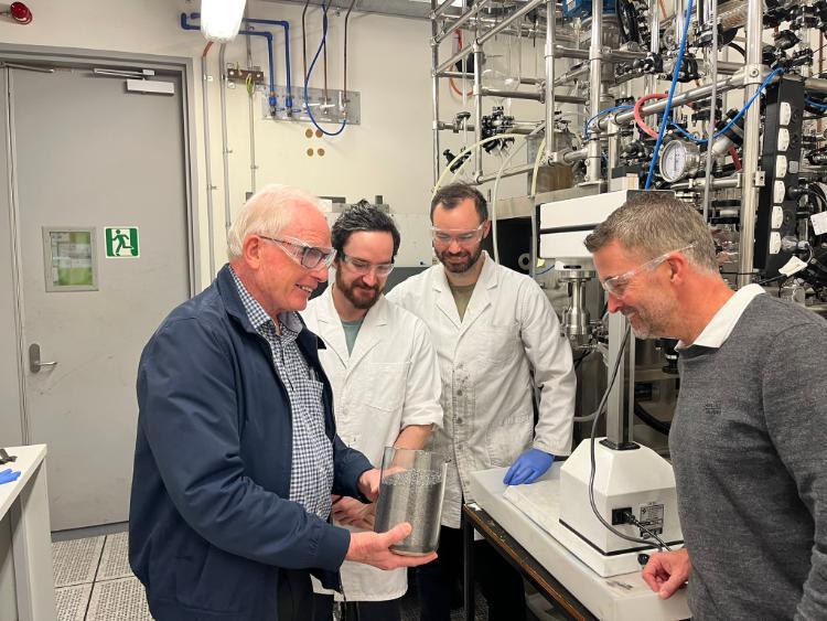 两天内生产1公斤边缘功能化石墨烯——加速能源应用的商业化