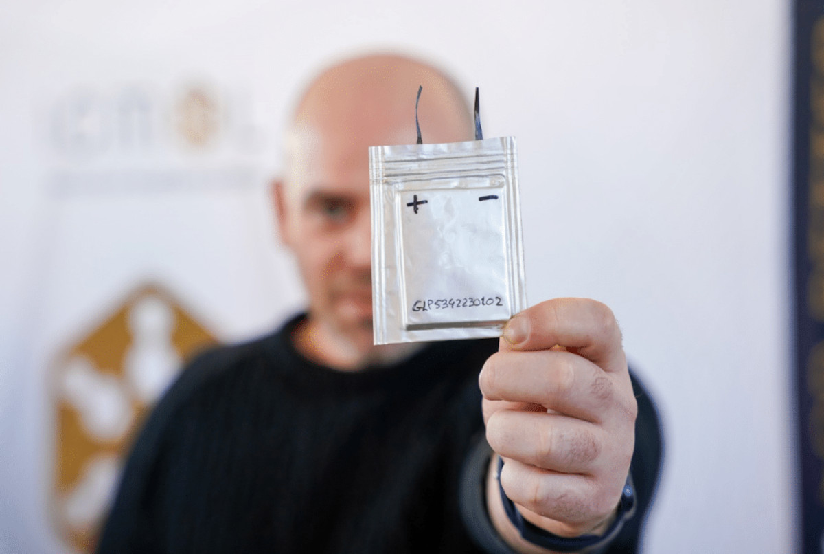 Graphenano和瓦伦西亚大学报告了第一个不含金属的电池的重要里程碑