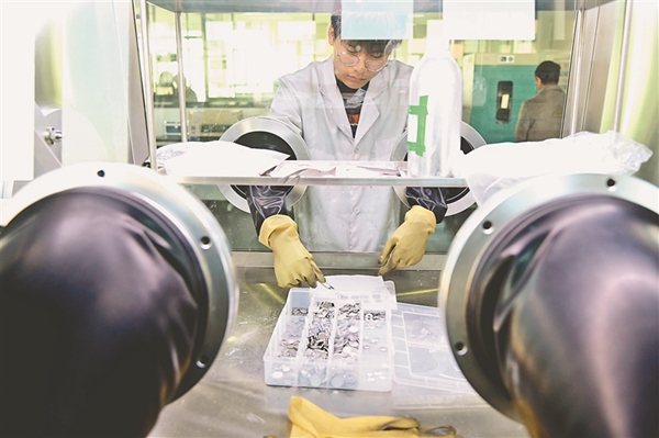 实验中。黑龙江日报记者 荆天旭摄