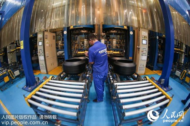 9月14日，世界首批石墨烯导静电轮胎在山东青岛“森麒麟—华高墨烯”导静电轮胎智能化生产线成功下线。