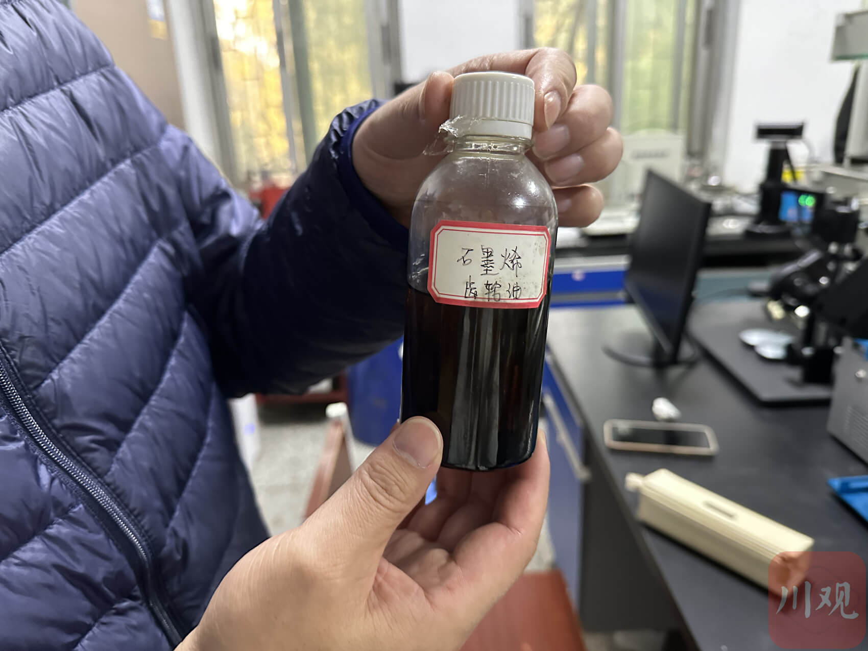 科技发布厅丨为高端装备穿“保护衣”！西南交大团队成功研制石墨烯基润滑材料