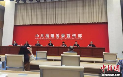 新闻发布会现场。　郑江洛　摄