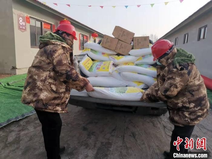 (新春走基层)山西介休：集中安置新房里的小年