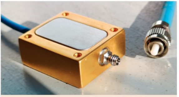 用于数据通信的超快速石墨烯光电探测器