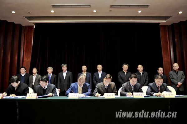山东大学与德州市人民政府深化合作协议签约仪式举行