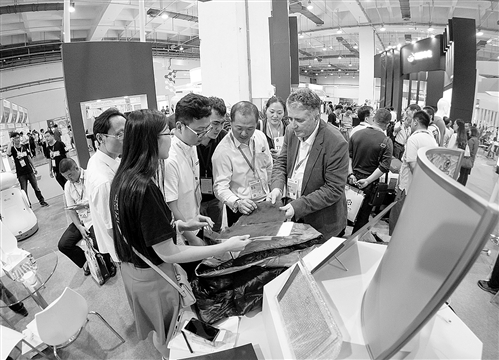 石墨烯创新大会：多类石墨烯应用创新产品吸引观众目光