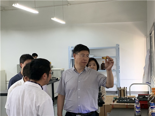 刘忠范院士带领石墨烯产业发展战略研究课题组调研宁波材料所初创园